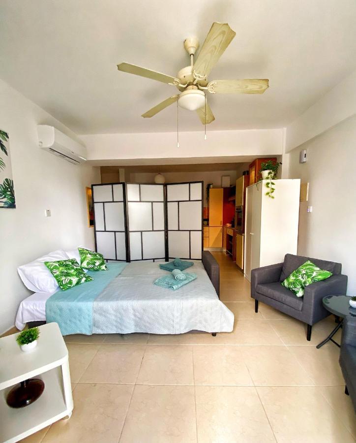 Cozy Poolside Apartment Пафос Екстериор снимка