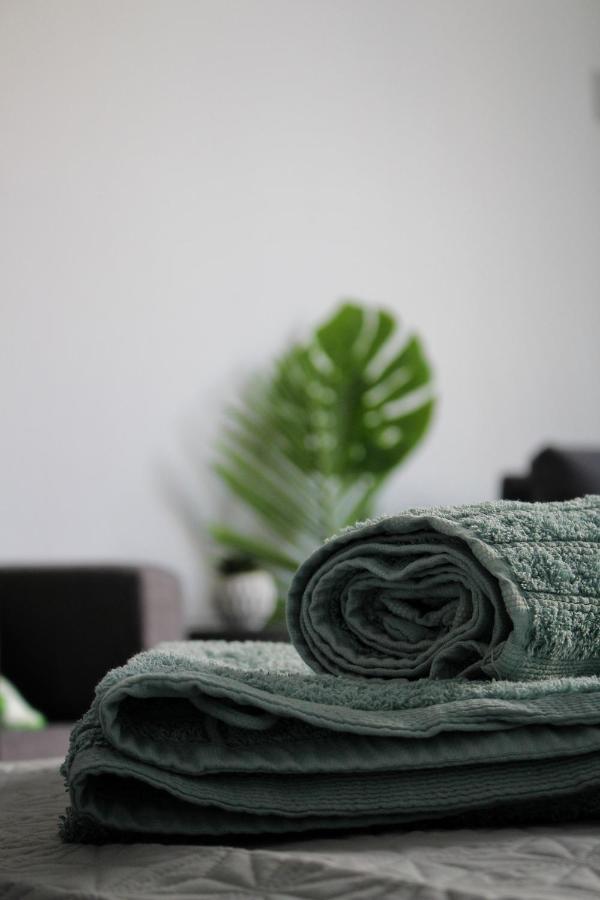Cozy Poolside Apartment Пафос Екстериор снимка